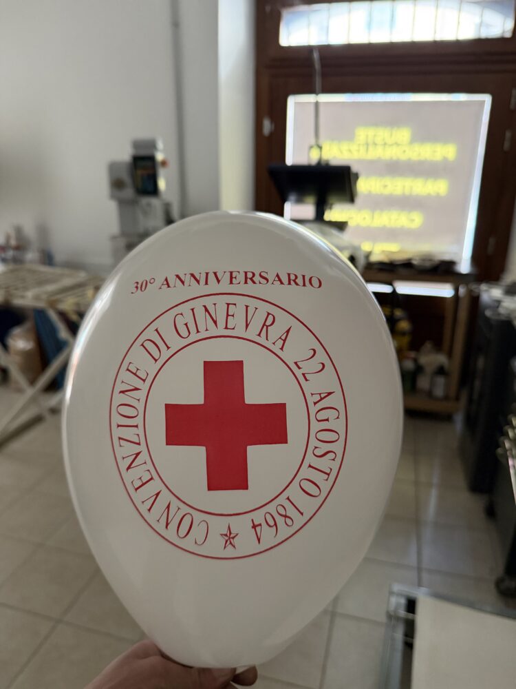 Palloncini economici forniti con bastoncini reggipalloncino e valvola